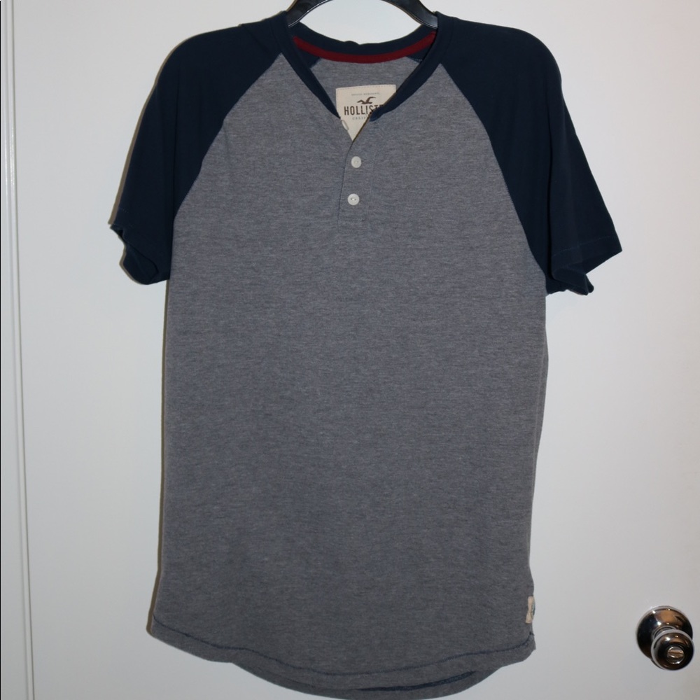 Hollister T shirt